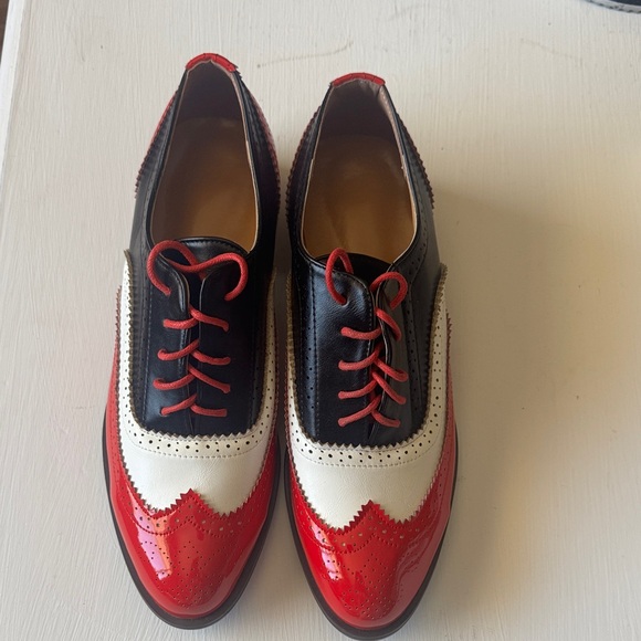 NEW Stylish Red and Black Women's Brogues - Picture 2 of 6